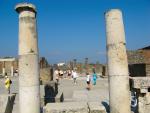 063-pompeii pillars