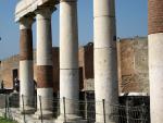 067-pompeii pillars